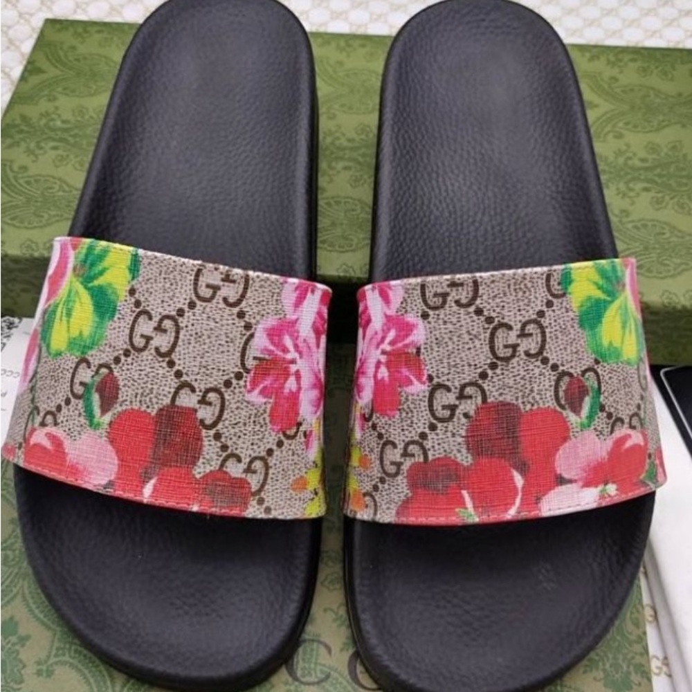 Gucci Women's Black Floral GG Slide Sandals